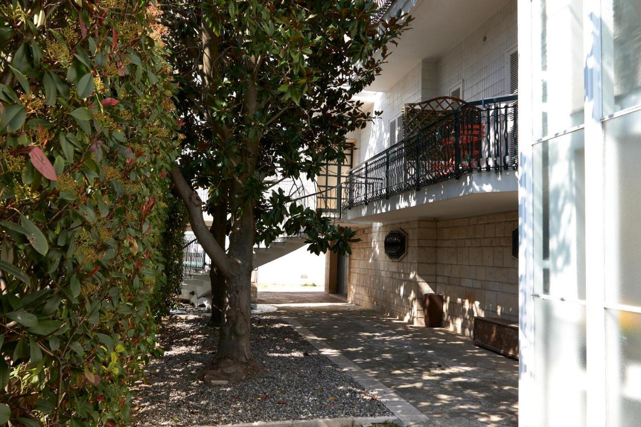 Il Giardino Di Flora Con Piscina Hotel Lecce Ngoại thất bức ảnh