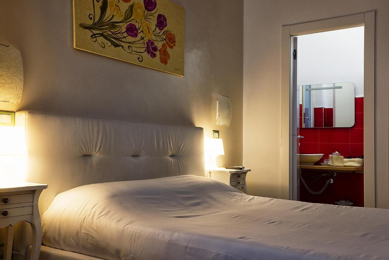 Il Giardino Di Flora Con Piscina Hotel Lecce Ngoại thất bức ảnh