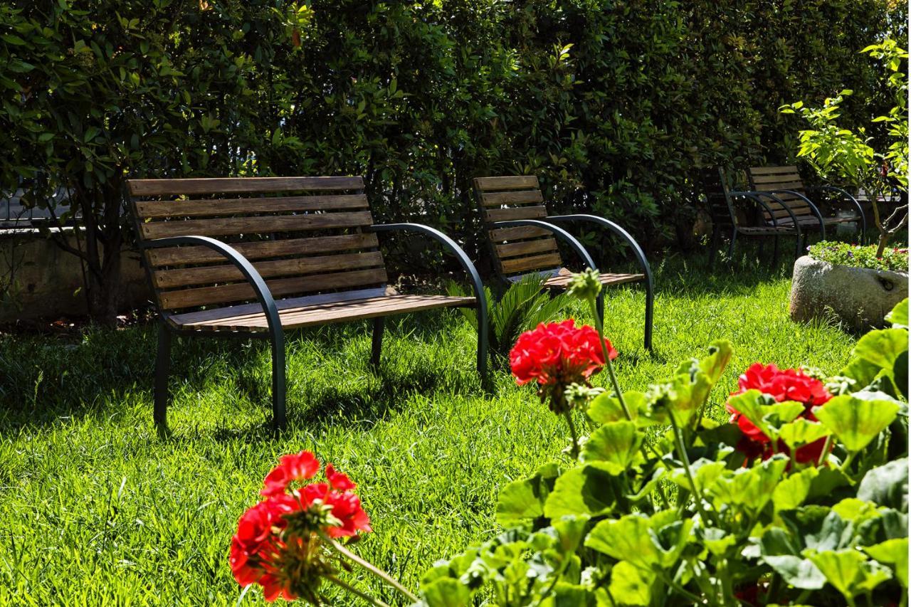Il Giardino Di Flora Con Piscina Hotel Lecce Ngoại thất bức ảnh