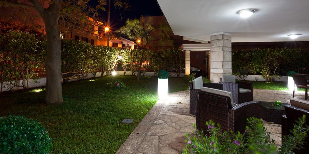 Il Giardino Di Flora Con Piscina Hotel Lecce Ngoại thất bức ảnh